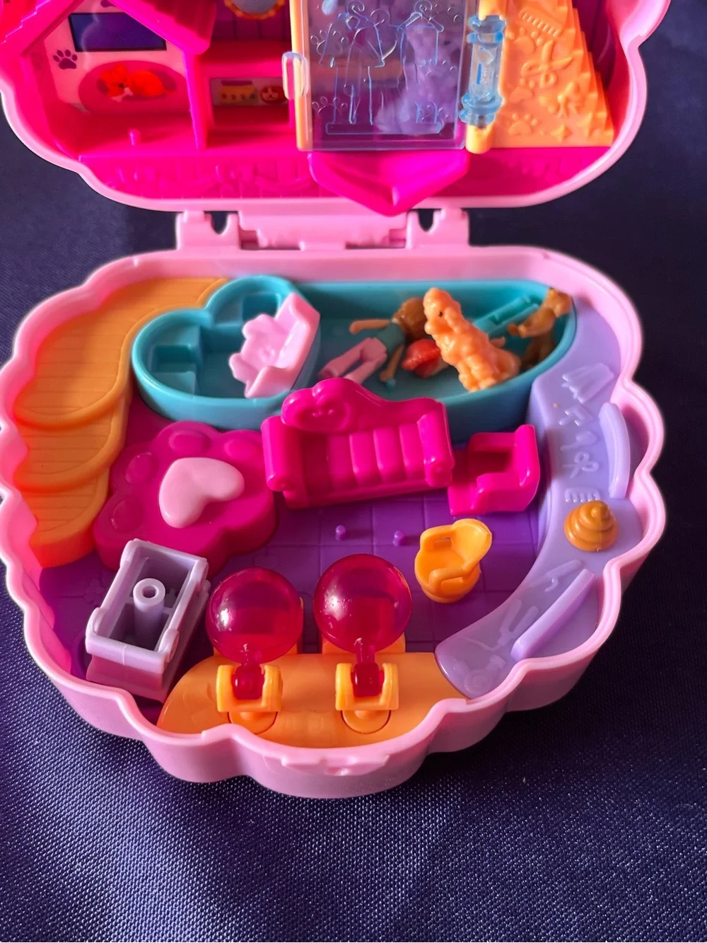 Polly Pocket Lot Of 3 Compact Play sets With Mini Dolls And Accessories